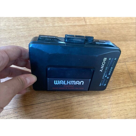 Sony Walkman WM-F2015 FM/AM Cassette Player Radio Parts Or Repair Not Tested - Picture 2 of 8